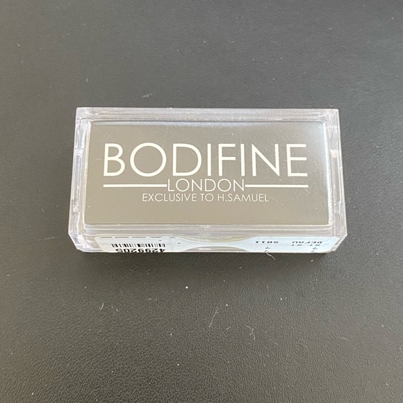 New Rhona Sutton Bodifine Set of 2 Colors Marquise Crystal belly piercing rings - Picture 5 of 6